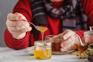 فواید و مزایای عسل برای معده درد